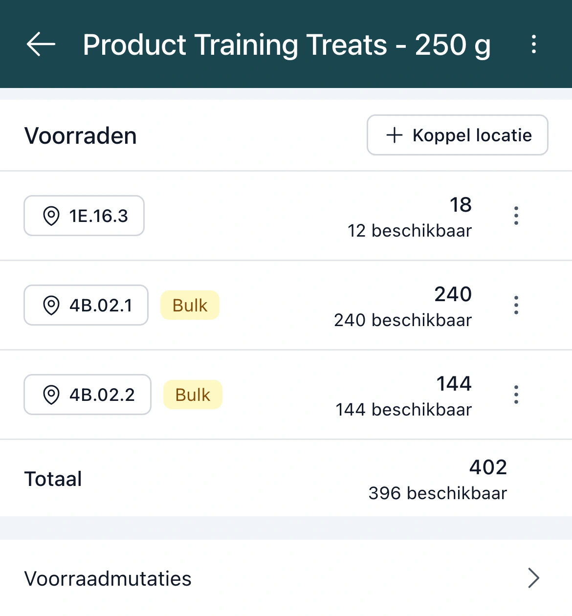 Voorraad van Training Treats - 250 g in de PackCloud-app: de picklocatie 1E.16.3 met 18 op voorraad en de bulklocaties 4B.02.1 en 4B.02.2 met 240 en 144, met het totaal