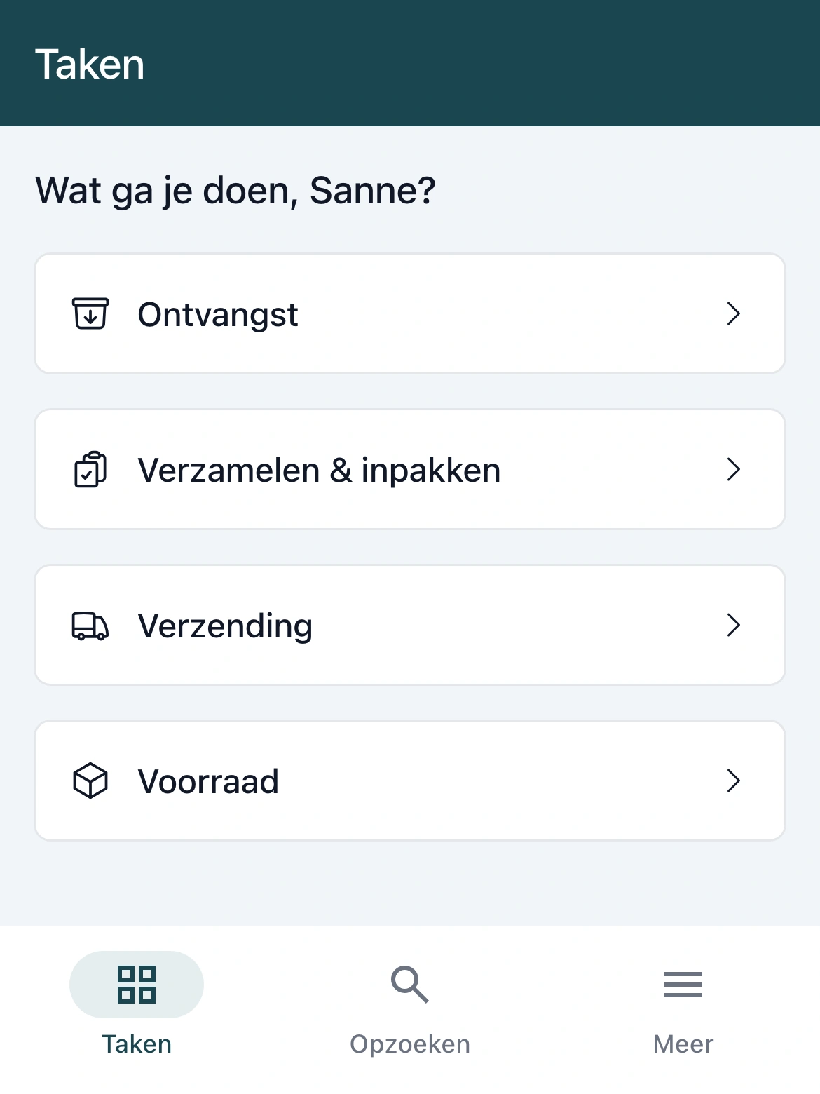 Taken in de PackCloud-app: Wat ga je doen, Sanne? met de taakgroepen Ontvangst, Verzamelen & inpakken, Verzending en Voorraad, en onderaan de tabs Taken, Opzoeken en Meer