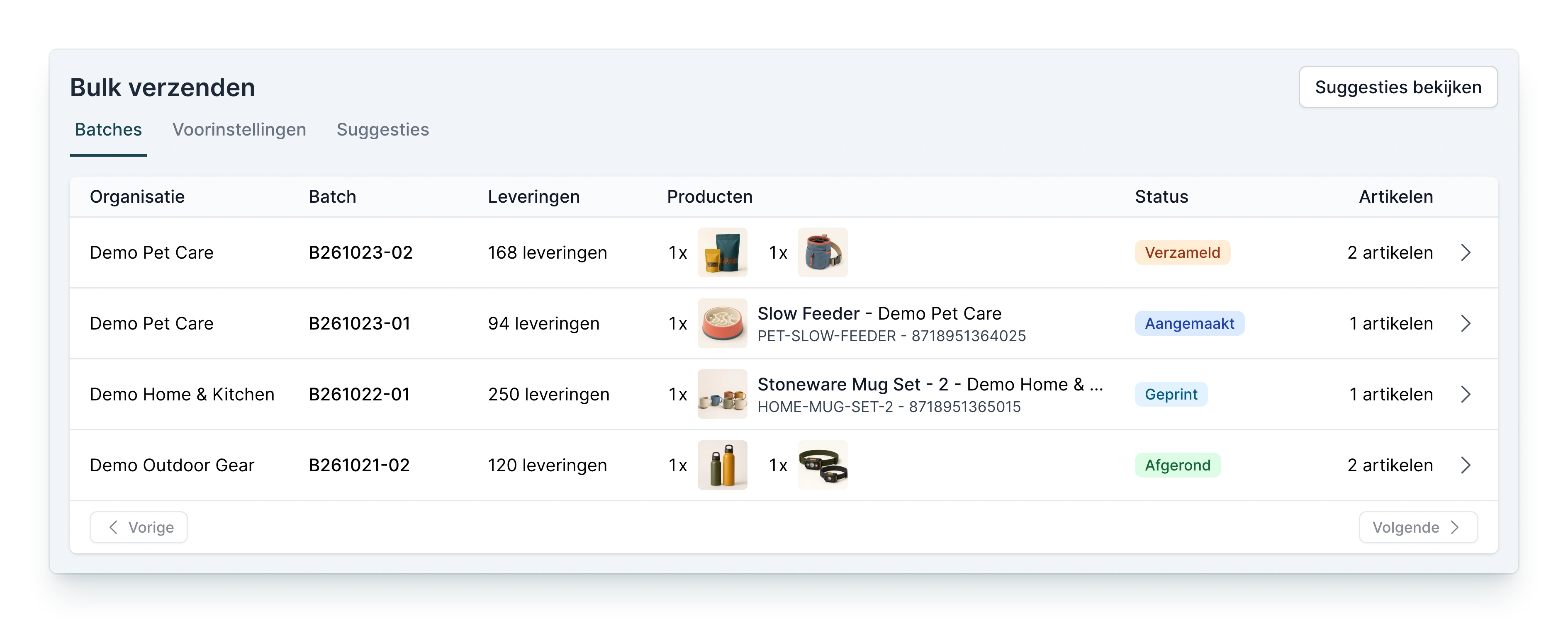 Overzicht van bulkverwerkingen in PackCloud bij een fulfilmentcenter: per organisatie de batch, het aantal leveringen, de producten en de status Aangemaakt, Verzameld, Geprint of Afgerond