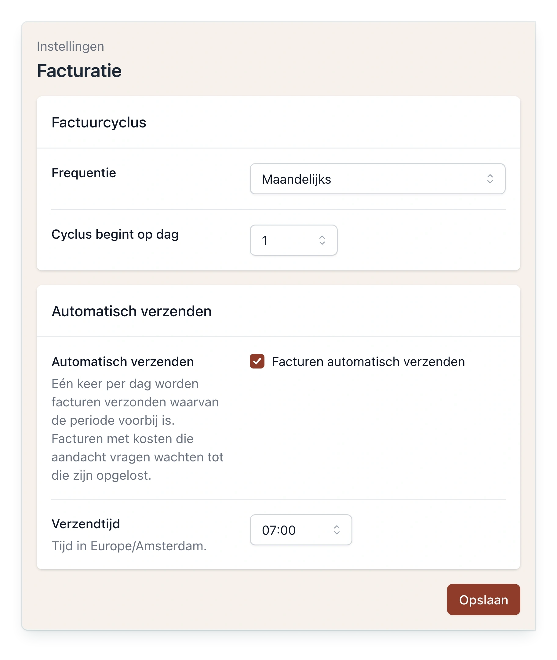 De facturatie-instellingen in PackCloud: een maandelijkse factuurcyclus vanaf dag 1, het tijdstip van de facturatieronde en automatisch verzenden aan, met een verzendtijd van 07:00
