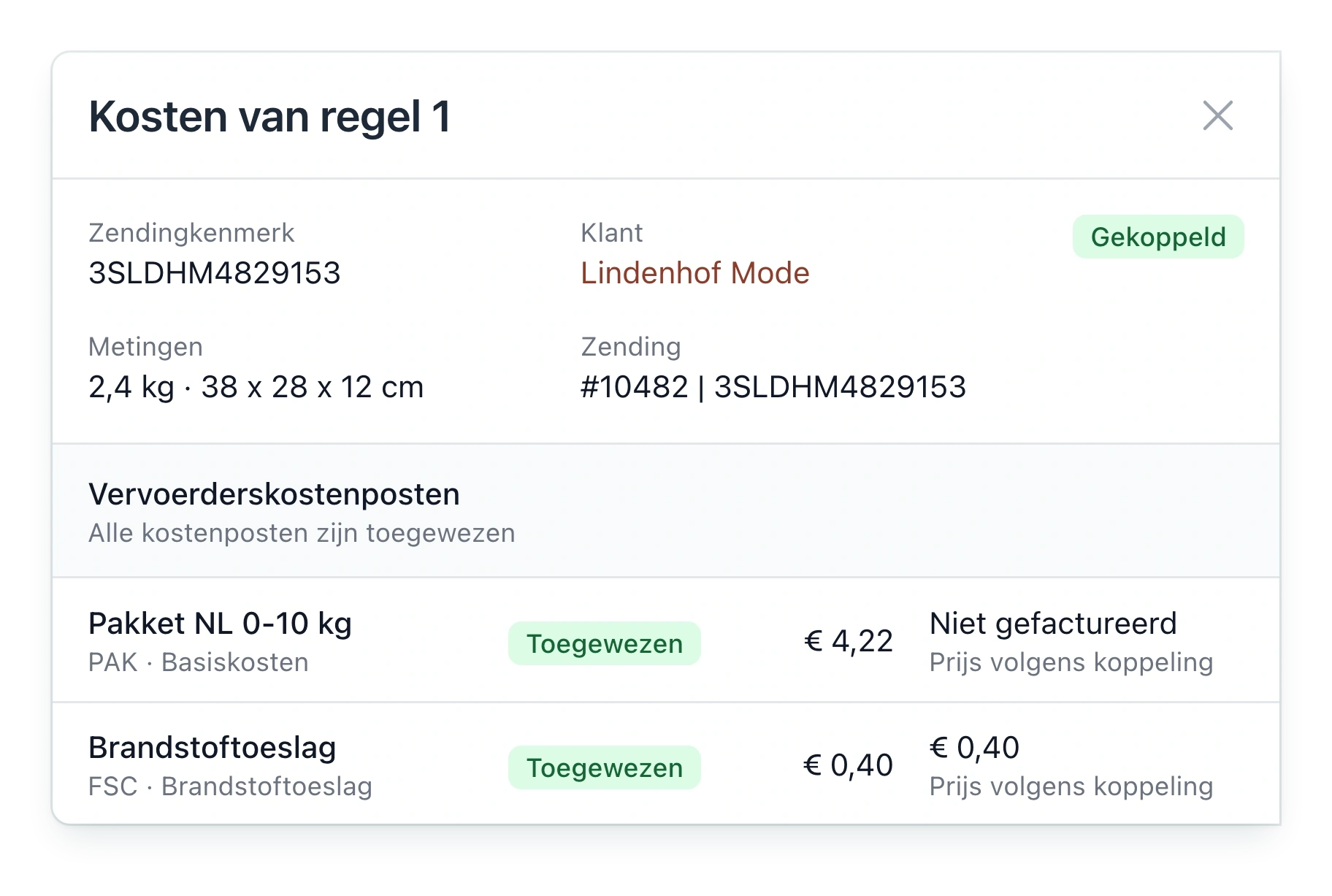 De kosten van regel 1 van een vervoerdersfactuur in PackCloud: de zending van Lindenhof Mode met de basiskosten en een brandstoftoeslag van € 0,40 die wordt doorbelast aan de klant