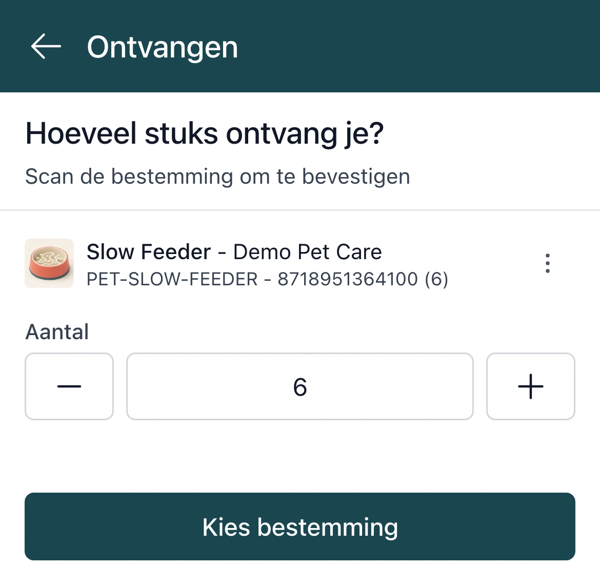 Inboeken in de PackCloud-app: product gescand tijdens de ontvangst, de Slow Feeder van Demo Pet Care met productcode PET-SLOW-FEEDER en barcode 8718951364100 (6), de vraag hoeveel stuks je ontvangt met het aantal 6 uit de barcode en onderaan de knop Kies bestemming
