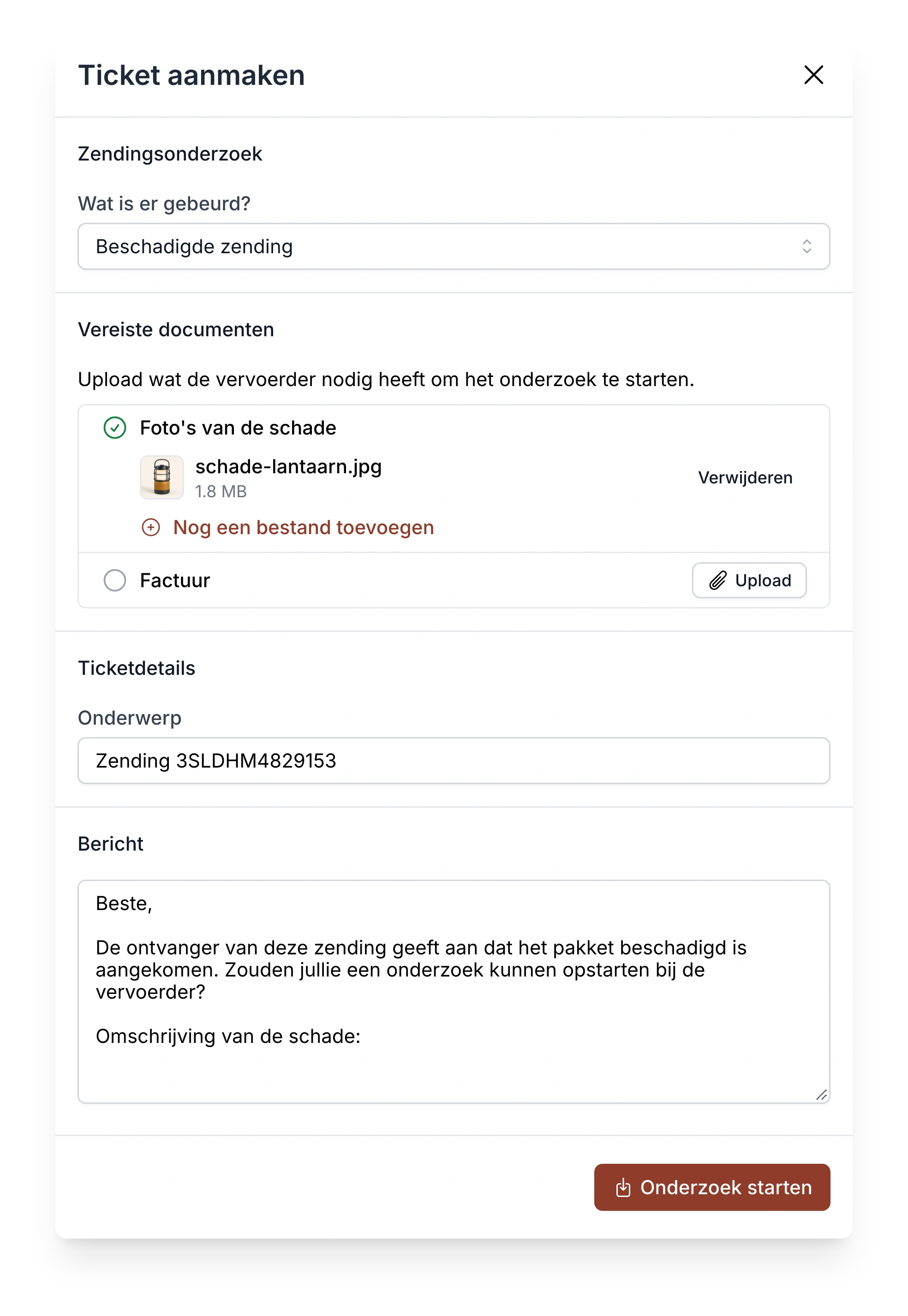 Ticket aanmaken vanuit een zending in het klantportaal: bij Wat is er gebeurd? is Beschadigde zending gekozen, een foto van de schade is geüpload en de factuur moet nog, met het onderwerp Zending 3SLDHM4829153
