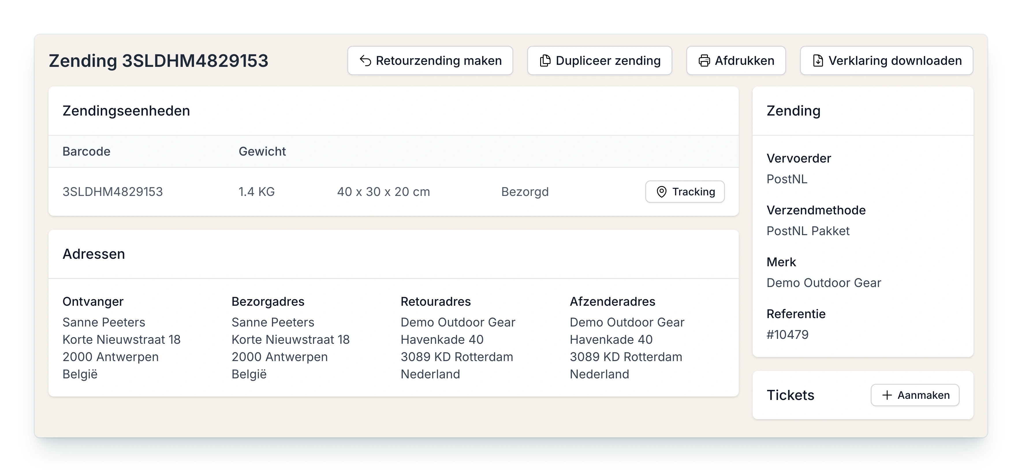 Zending 3SLDHM4829153 in het klantportaal: de zendingseenheid met de status Bezorgd, de adressen van ontvanger en afzender, vervoerder PostNL en het paneel Tickets met de knop Aanmaken